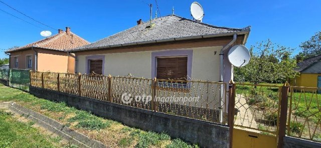 Eladó családi ház, Jászapátiban 20.99 M Ft, 2 szobás