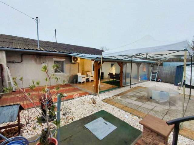 Eladó családi ház, Jászfényszarun 22 M Ft, 1 szobás