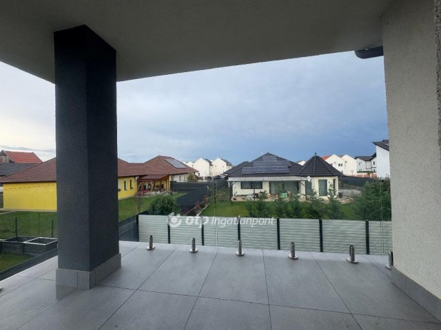 Eladó sorház, Velencén 220 M Ft, 5 szobás / költözzbe.hu