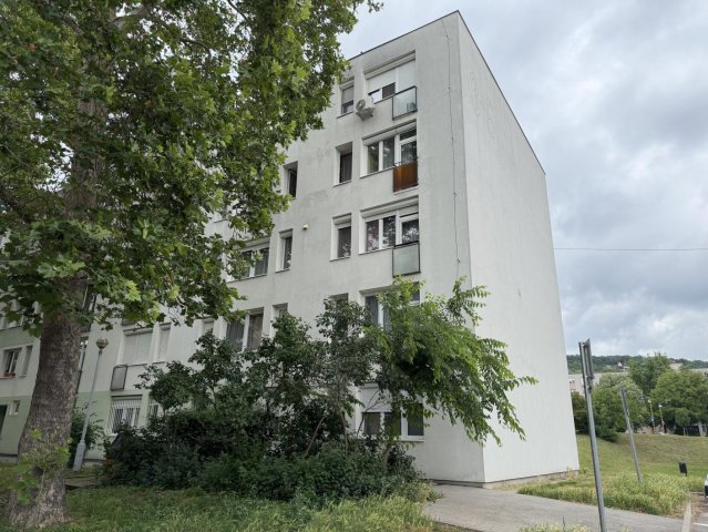 Eladó téglalakás, Tatabányán 41.9 M Ft, 1+2 szobás