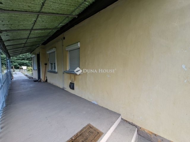 Eladó családi ház, Tápiószecsőn 32.5 M Ft, 2 szobás