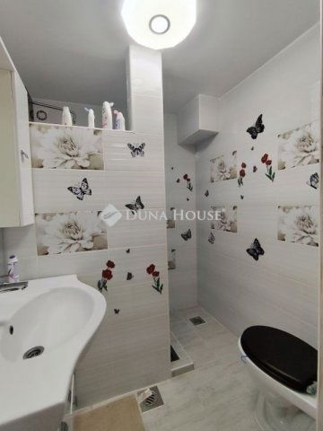 Eladó családi ház, Vecsésen 67 M Ft, 3 szobás