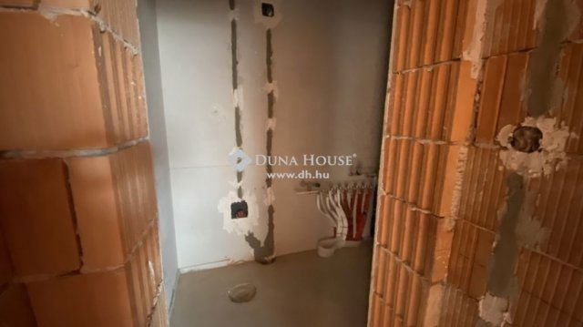 Eladó téglalakás, Dunaharasztin 87.488 M Ft, 2 szobás