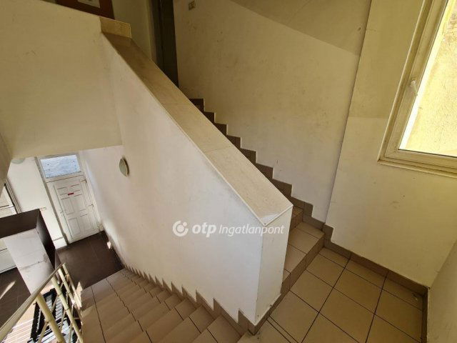 Eladó családi ház, Pápán 249 M Ft, 9+11 szobás