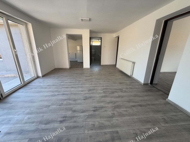 Eladó családi ház, Szolnokon 24.9 M Ft, 2 szobás