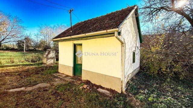 Eladó családi ház, Lajoskomáromban 9.7 M Ft, 2 szobás