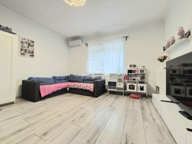 Eladó családi ház, Dunaharasztin 250 M Ft, 7 szobás