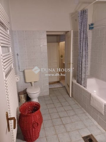 Eladó téglalakás, Budapesten, VI. kerületben 130 M Ft, 4 szobás