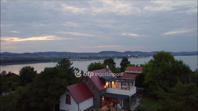 Eladó nyaraló, Tihanyban 499 M Ft, 6 szobás