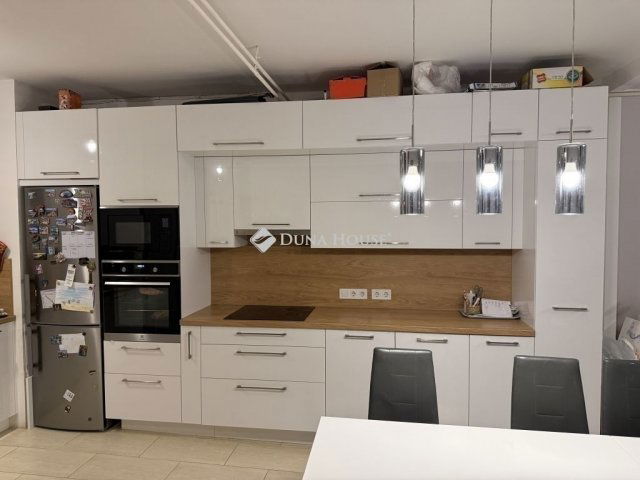 Eladó téglalakás, Budapesten, IV. kerületben 86.5 M Ft, 3 szobás