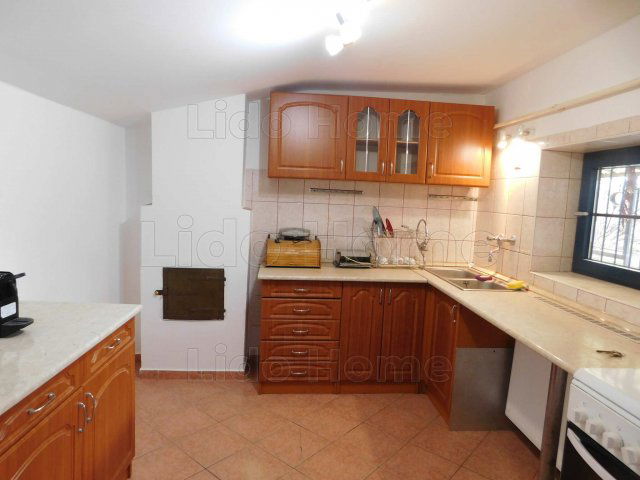 Eladó családi ház, Sárosdon 34.9 M Ft, 8 szobás