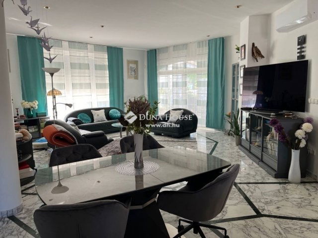 Eladó családi ház, Dabason 299 M Ft, 8 szobás