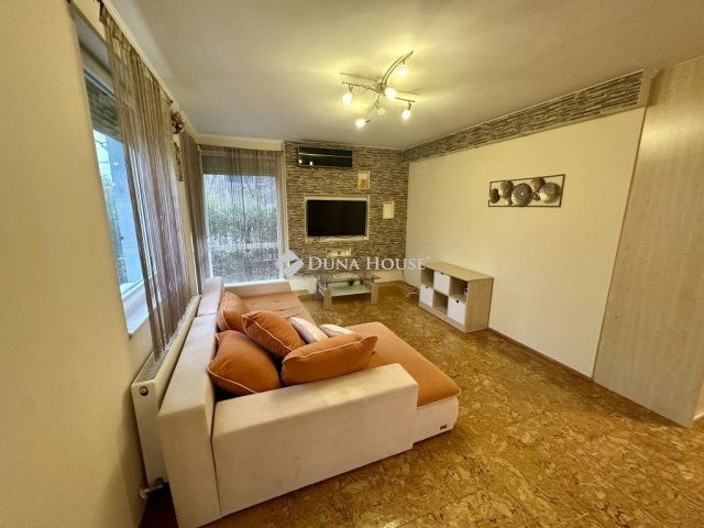 Eladó téglalakás, Debrecenben 95 M Ft, 3 szobás