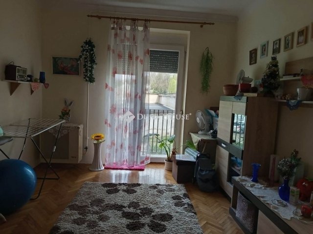 Eladó téglalakás, Komlón 25.9 M Ft, 2 szobás