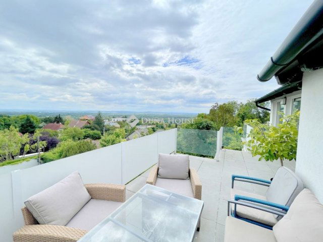 Eladó családi ház, Szentendrén 229.9 M Ft, 3 szobás