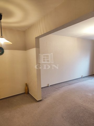 Eladó panellakás, Veszprémben 50.5 M Ft, 1+2 szobás