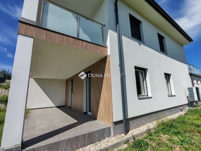 Eladó családi ház, Siófokon 249.9 M Ft, 6 szobás