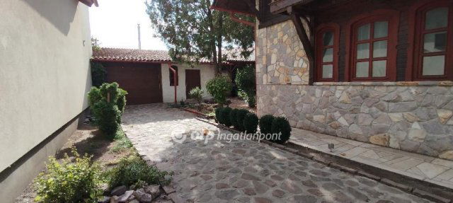 Eladó családi ház, Jászberényben 115 M Ft, 4 szobás