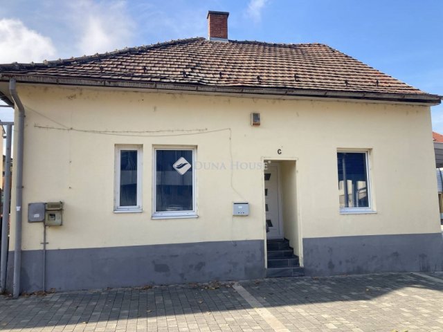 Eladó téglalakás, Zalaegerszegen 189 M Ft, 8 szobás