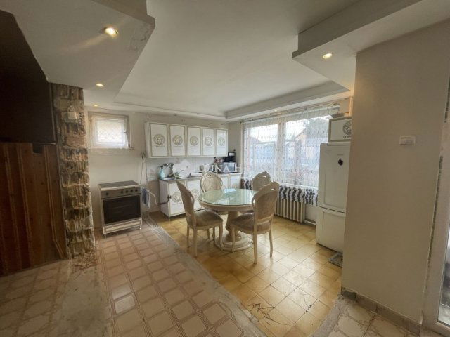 Eladó családi ház, Esztergomban 50 M Ft, 4 szobás