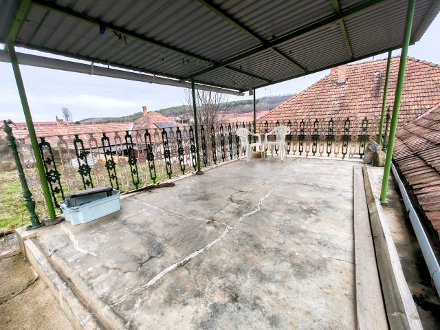 Eladó családi ház, Kismányokon 33 M Ft, 5 szobás