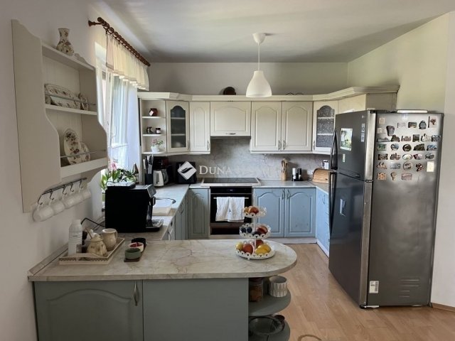 Eladó családi ház, Dunaharasztin 158 M Ft, 6+1 szobás