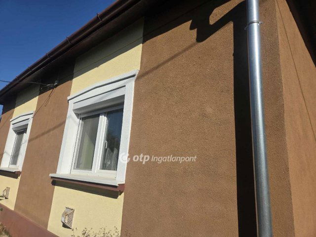 Eladó családi ház, Újszászon 37.49 M Ft, 3 szobás