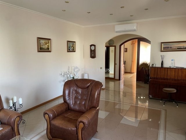 Eladó családi ház, Budapesten, IV. kerületben 295 M Ft, 5 szobás