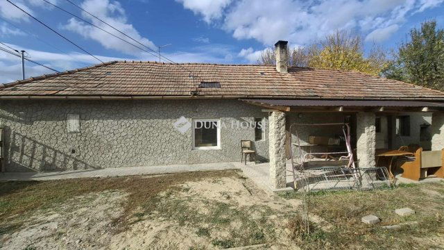 Eladó családi ház, Törtelen 14 M Ft, 3+2 szobás