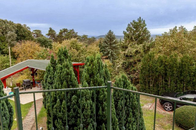 Eladó családi ház, Budakeszin 360 M Ft, 10 szobás