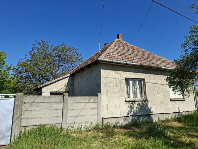 Eladó családi ház, Madarason 9 M Ft, 4 szobás