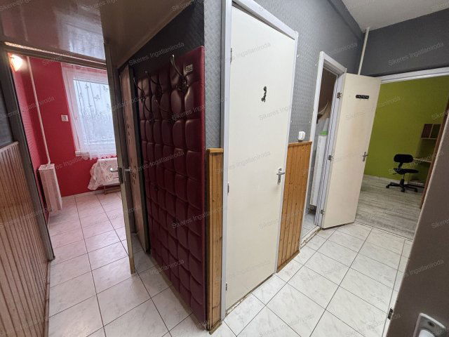 Eladó panellakás, Tatabányán 39.9 M Ft, 2 szobás