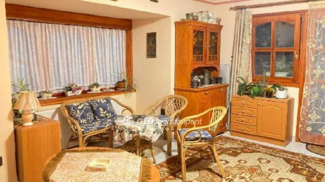 Eladó családi ház, Budapesten, III. kerületben 220 M Ft