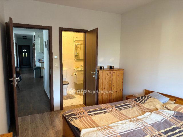 Eladó családi ház, Gombán 199.9 M Ft, 4 szobás