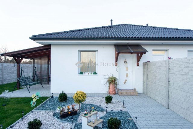 Eladó ikerház, Mosonmagyaróváron 66.99 M Ft, 2 szobás