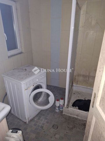 Eladó téglalakás, Pécsett 55 M Ft, 4 szobás