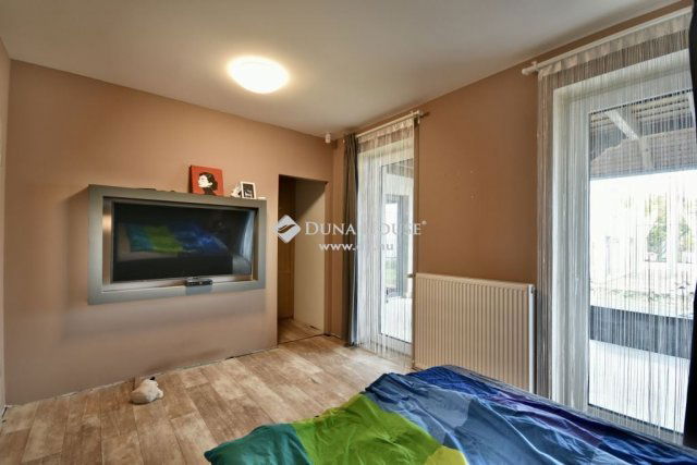 Eladó családi ház, Budakalászon 290 M Ft, 6+2 szobás