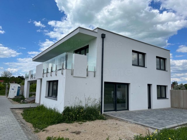 Eladó téglalakás, Siófokon 77.5 M Ft, 3 szobás