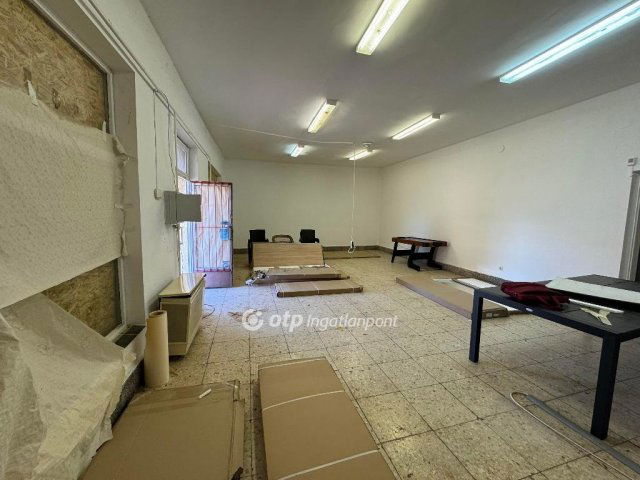 Eladó családi ház, Hosszúpályin 25.999 M Ft, 4 szobás