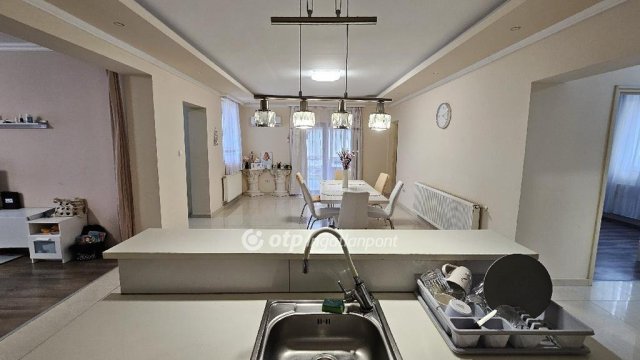 Eladó családi ház, Pusztaszabolcson 95 M Ft, 3 szobás