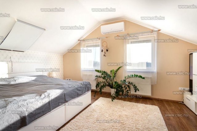 Eladó sorház, Nagytarcsán 126 M Ft, 4 szobás