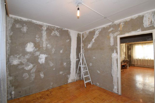 Eladó panellakás, Győrött 45.99 M Ft, 2 szobás