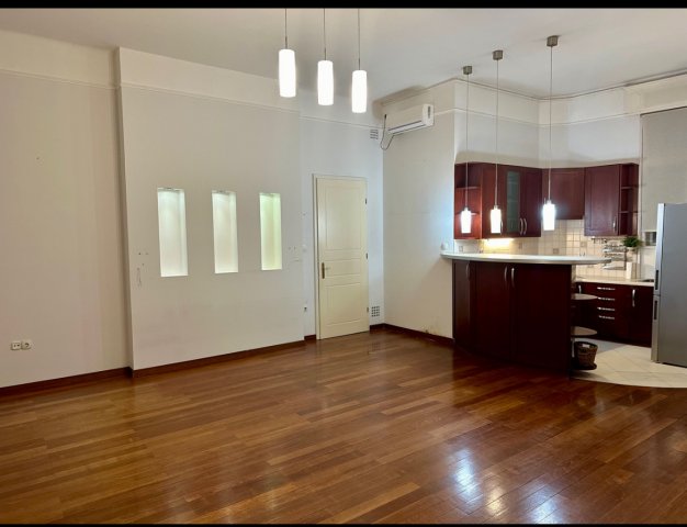 Eladó téglalakás, Budapesten, V. kerületben, Haris közben