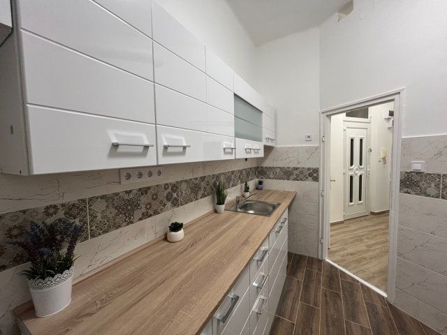 Eladó téglalakás, Budapesten, IX. kerületben, Haller utcában