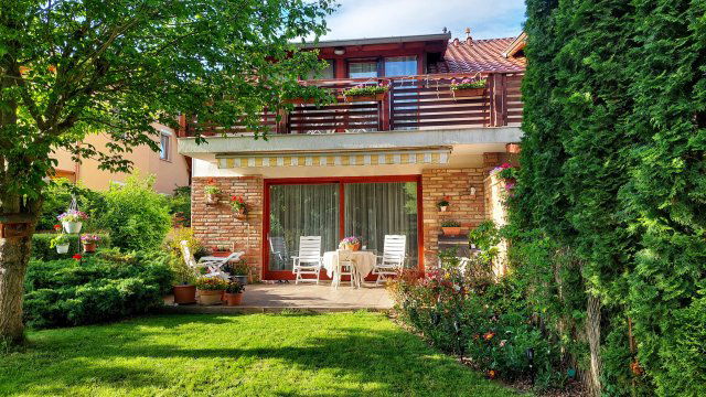 Eladó ikerház, Nagykovácsiban 179.9 M Ft, 5 szobás