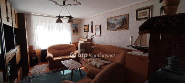 Eladó családi ház, Jászberényben 28 M Ft, 1+1 szobás