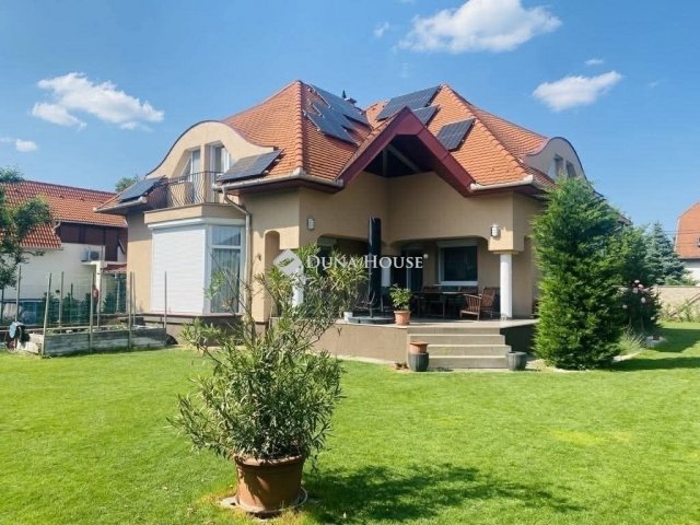 Eladó családi ház, Halásztelken 329 M Ft, 7 szobás