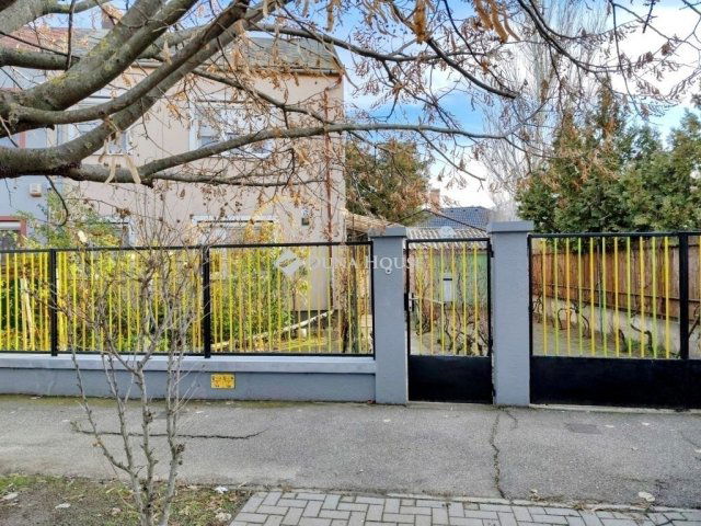 Eladó ikerház, Kecskeméten 54.9 M Ft, 3 szobás