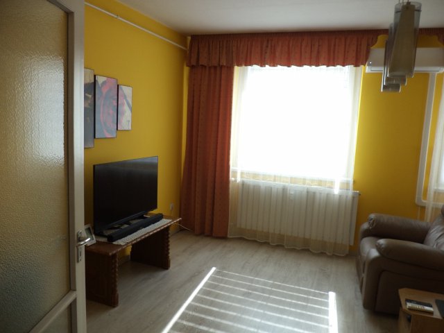 Eladó panellakás, Várpalotán 32.9 M Ft, 1+1 szobás