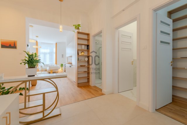 Eladó téglalakás, Budapesten, I. kerületben, Mária téren